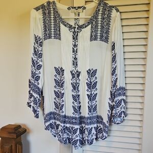 Pale Sky Women's White and Blue Patterned Top